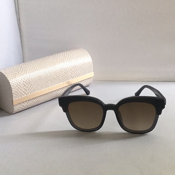 JIMMY CHOO SUNGLASSES FOR WOMEN. - Picture 9 of 10